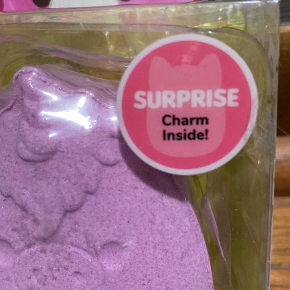 BRAND NEW SQUISHMALLOW BATH BOMB COTTON CANDY SCENT. SURPRISE CHARM INSIDE. NWT - Picture 3 of 5